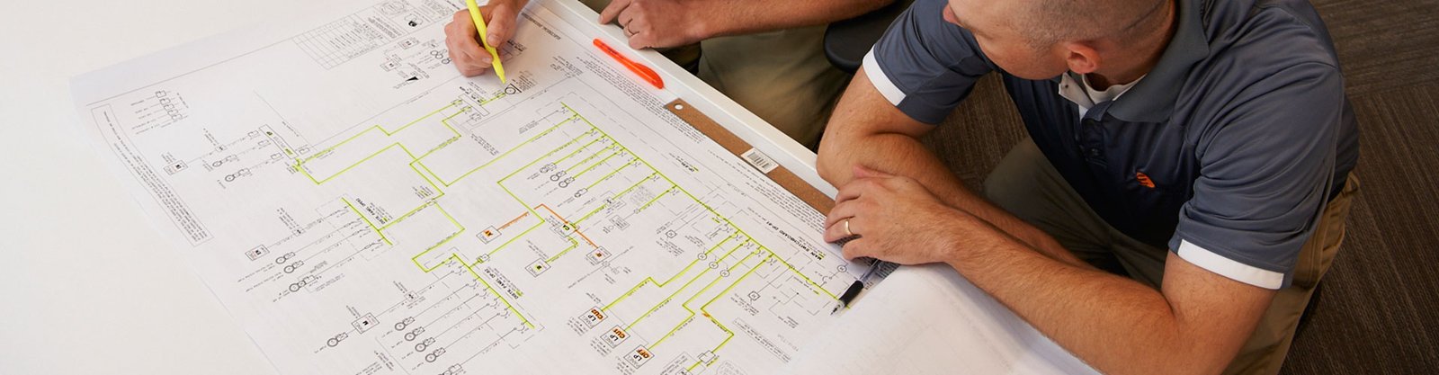 Quand faire appel à un bureau d’études en électricité ? 001 plan review header